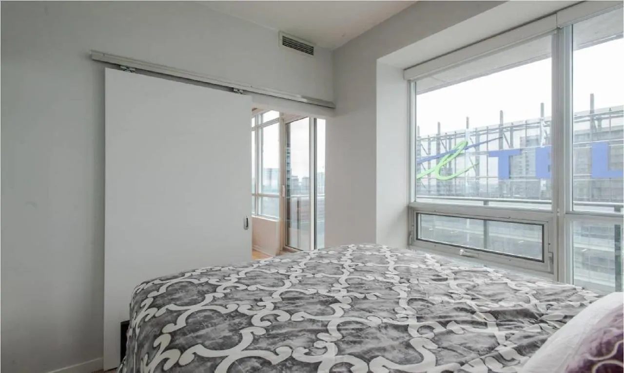 Privatunterkunft Toronto Downtown Core Two Bedroom Condo With Cn Tower View, Free Parking