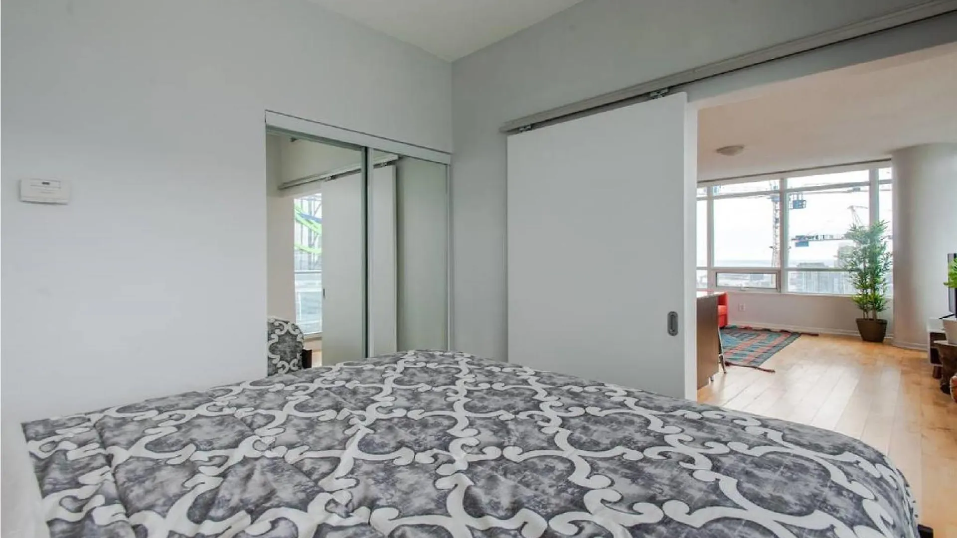 Toronto Downtown Core Two Bedroom Condo With Cn Tower View, Free Parking Canada