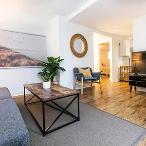 https://charming-two-bedroom-getaway-with-large-private-yard.hotels-victoria.net