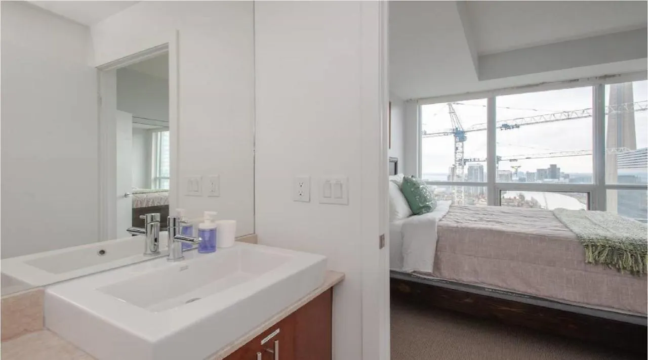 Toronto Downtown Core Two Bedroom Condo With Cn Tower View, Free Parking 0*,