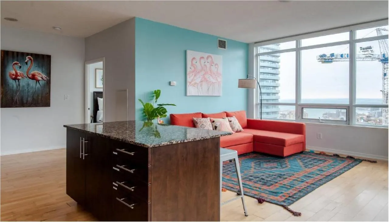 Toronto Downtown Core Two Bedroom Condo With Cn Tower View, Free Parking Homestay