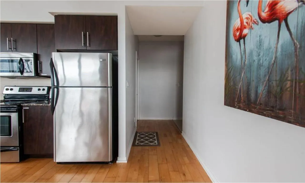 Toronto Downtown Core Two Bedroom Condo With Cn Tower View, Free Parking Homestay
